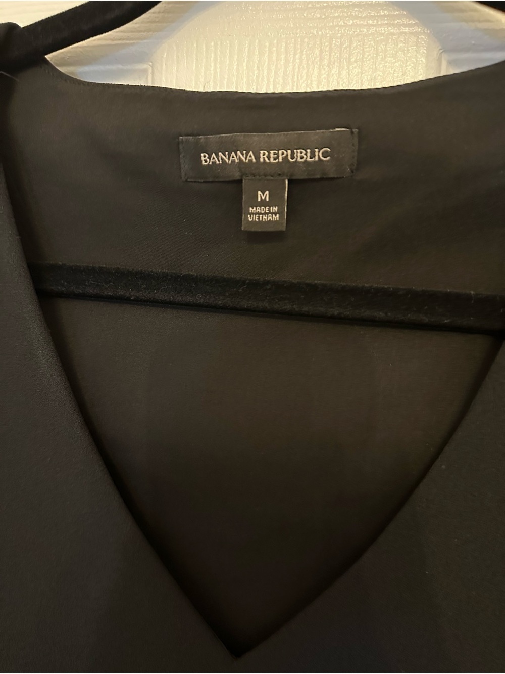 Banana Republic Black V-Neck Sleeveless Top - Picture 5 of 8
